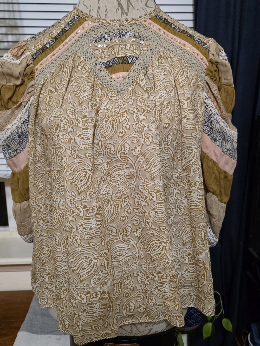 Anthropologie Letruebe Beige Floral Boho Embroidered V-Neck Blouse
